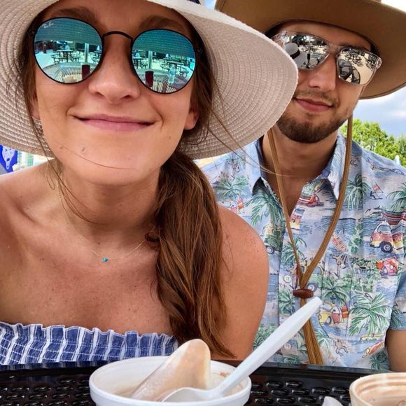 Meet your Posher, Nicole - Picture 1 of 1